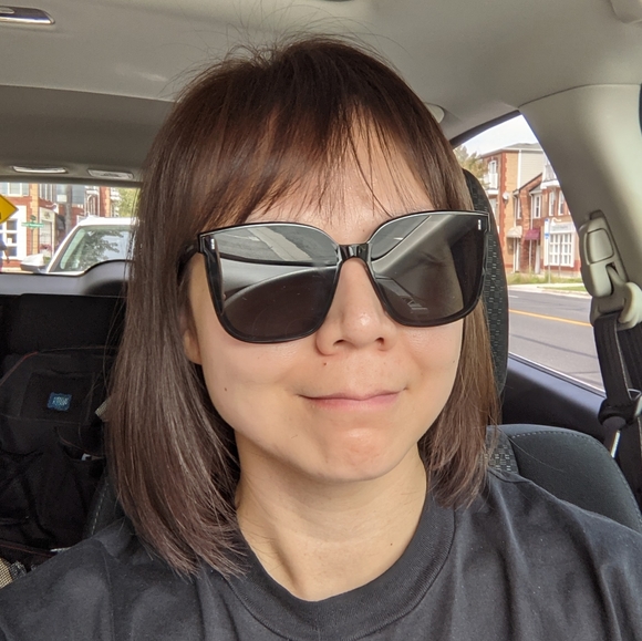 Meet your Posher, Jackie - Picture 2 of 2